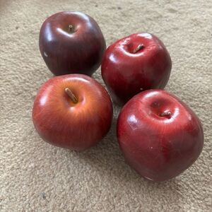 4 Life Size Realistic Size And Look Apples